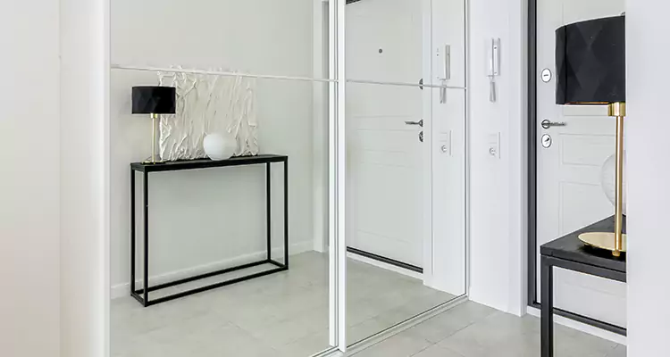 Mirrored Bifold Closet Doors Repair in Hialeah, FL