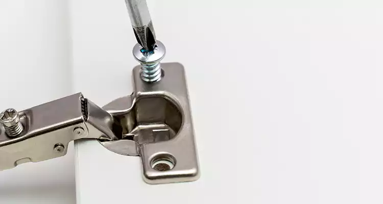 Screen Door Hinge Repair in Hialeah, FL