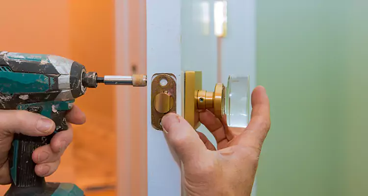 Broken Door Knob Fix in Hialeah, FL