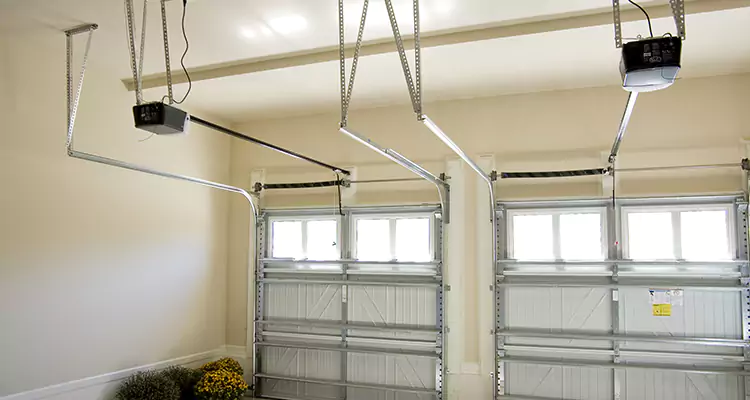 Residential Emergency Garage Door Repair in Hialeah, FL