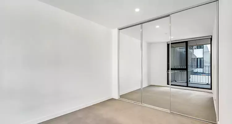 Why Homeowners Choose Us for Sliding Mirror Door Replacement in Hialeah, FL