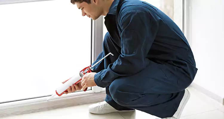 Window Glass Caulk Repair in Hialeah, FL
