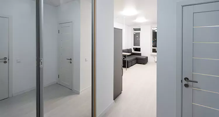 Modern Mirrored Closet Doors Repair in Hialeah, FL